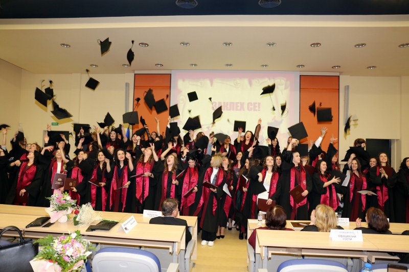 69 медицински сестри получиха дипломи в Медицински университет-Пловдив