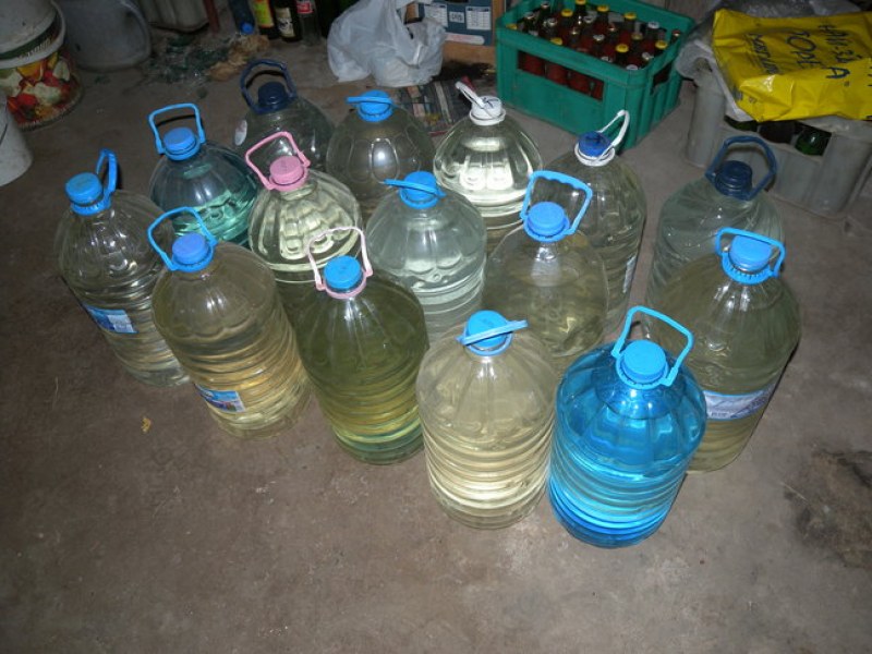 170 литра алкохол без бандерол откриха в дома на възрастна велинградчанка