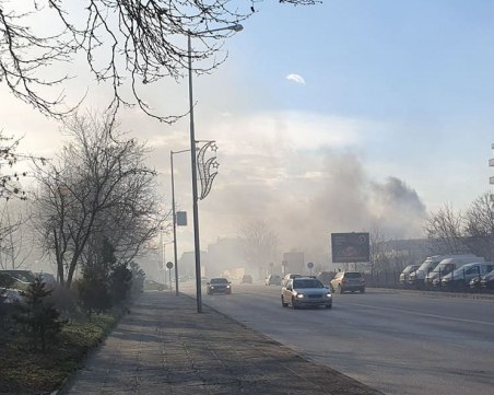 Голям пожар се разрази на Пещерско шосе в Пловдив