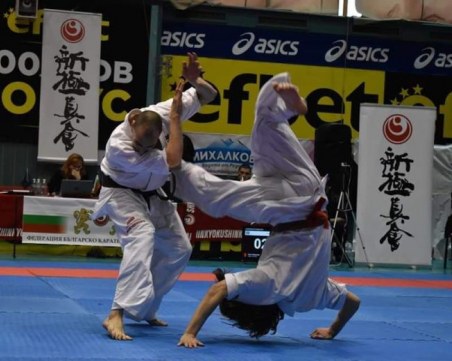 Каратеките на Тракия с 9 медала от държавното за мъже и жени