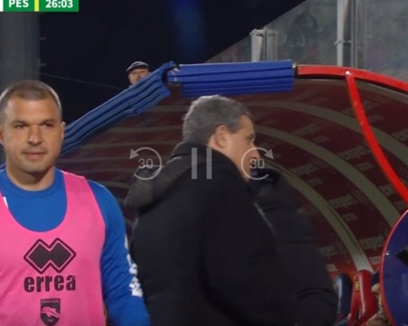 Кошмарен дебют! Изгониха Божинов без дори да е играл