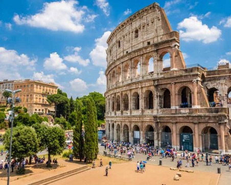 МОН: Училищата да отложат екскурзиите до Италия