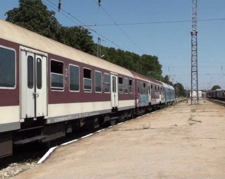 Трагичен инцидент! Момиче се хвърли под влака на гарата в Септември