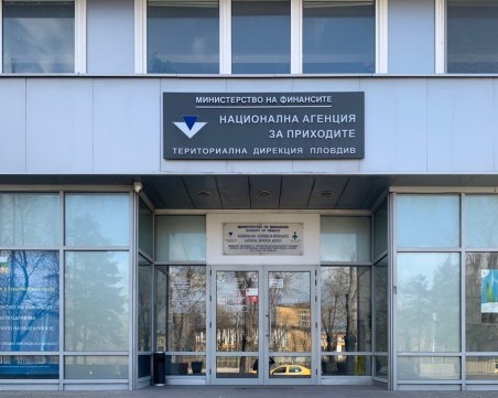 Болен син и скъпоструващо лечение принудили  данъчната шефка да пристъпи закона