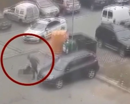 Брутално! Пребиха с бухалка мъж на паркинг
