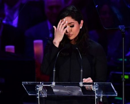 Хиляди изпратиха великия Коби Брайънт, Майкъл Джордан не сдържа сълзите си