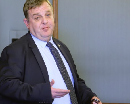 Каракачанов за ареста на басейновата шефка: Качулки с автомати срещу жена с писалка?! Не може така