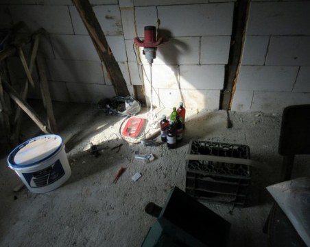 Разбиха нарколаборатория! Арестувани са брат и сестра