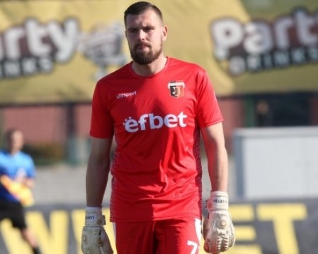 Вратарят на Локо аут от националния заради контузия