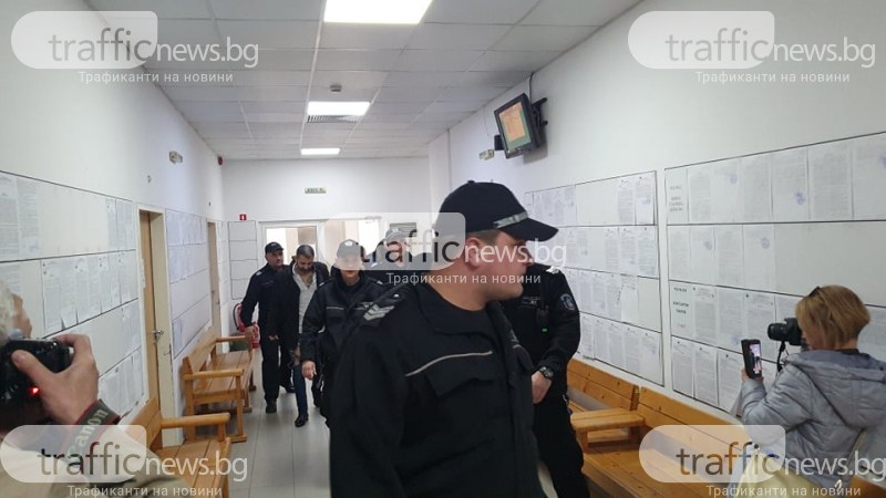 Доведоха с белезници в съда шефове и сводници на еротичния клуб в Пловдив