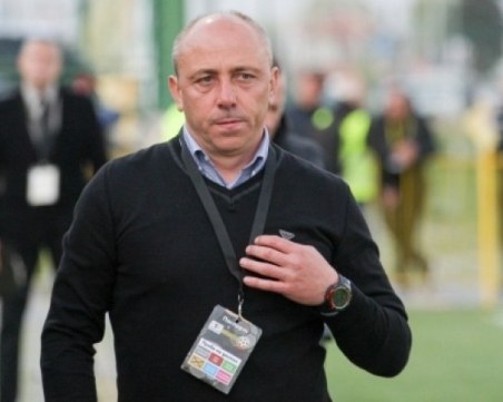 Черно море без треньора си и половин отбор срещу Ботев