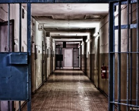 Затворите и арестите също под карантина