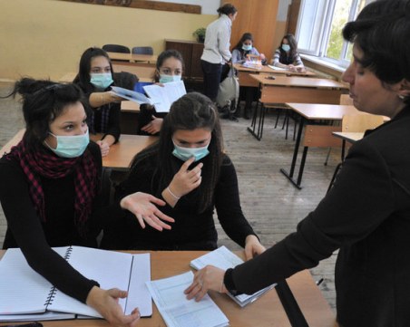 Четири училища в Пловдив и региона са в грипна! Студентка е под карантина