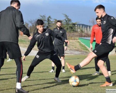 Локо с новите, но без трима контузени срещу Берое