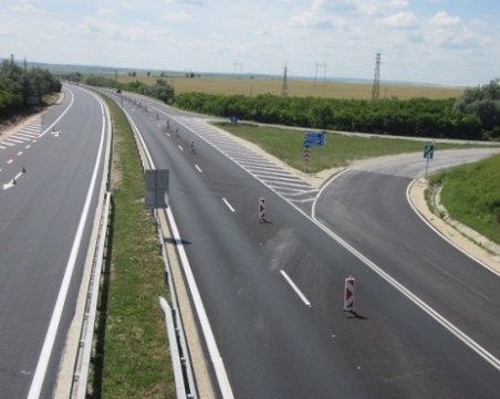 Премиерът: Изваждаме 115 км пътища от обхвата на тол системата