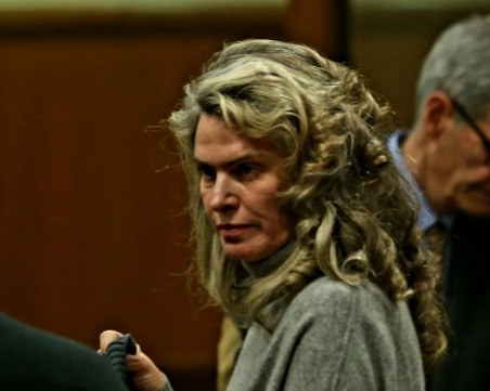 Върнаха в ареста жената на Васил Божков