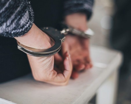 Задържаха мъж, опитал да ограби магазин на метри от МВР