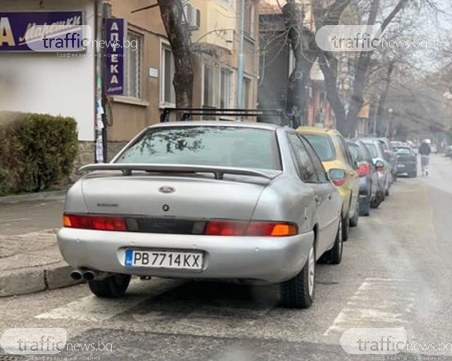 Хванати в крачка в Пловдив: Когато пешеходната пътека стане паркомясто