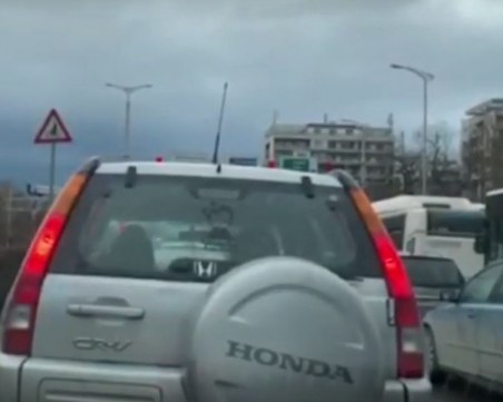 Къде е мястото на детето в колата? Не и на предната седалка!