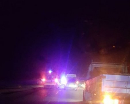 Автобус помете и уби двама шофьори, разправящи се след леко ПТП край Созопол