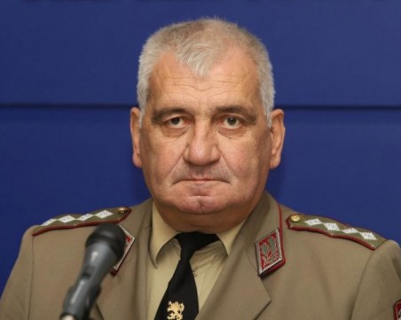 Каракачанов отмени всички събития в армията в почит на ген.Боцев
