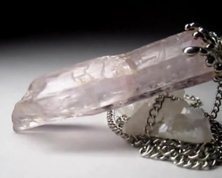 Скритите послания: Защо трябва да носим амулет? Част II