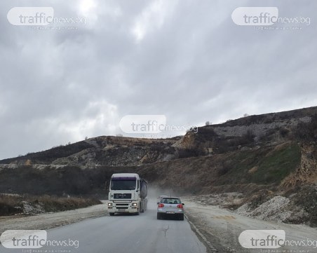 Взривове ще кънтят в кариерата край Белащица днес