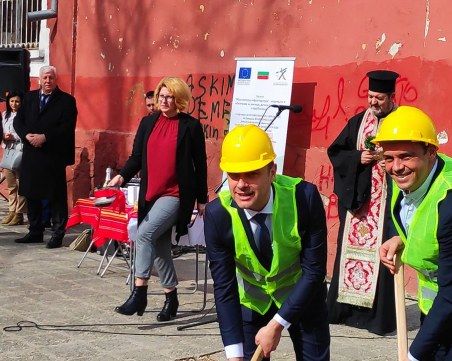 Защо Здравко Димитров не прави първи копки?