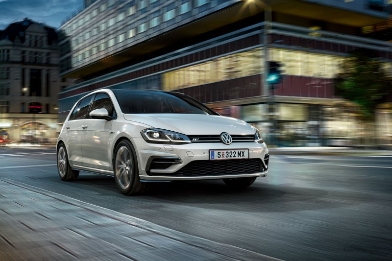 Volkswagen показа спортните версии на новия Golf