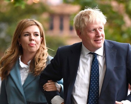 Борис Джонсън се сгоди! Чака бебе от приятелката си