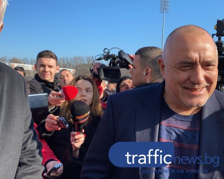 Посрещнаха Борисов на Лаута с тениска за 12 милиона