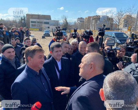 Премиерът към феновете на Ботев: Назначавам ви за строителен надзор