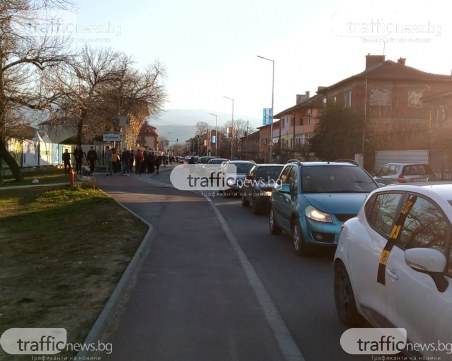 Стотици фенове на Ботев тръгнаха на автошествие за Колежа