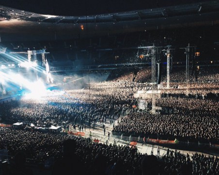 Забраниха събиранията с над 5000 души във Франция