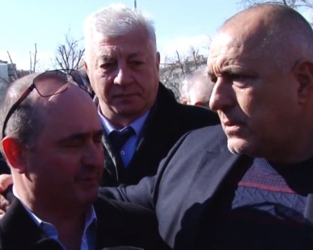 Жителите на Белащица благодариха на премиера за кариерите – подариха му икона