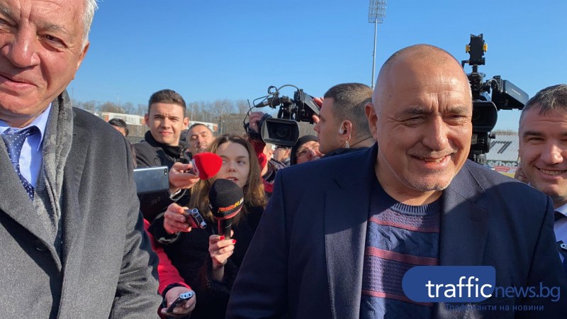 Посрещнаха Борисов на Лаута с тениска за 12 милиона