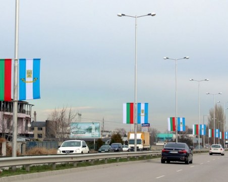 С 400 нови знамена Пловдив посреща националния празник