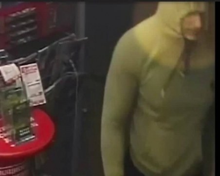 Крадец посегна на най-милото на българина, задигна буркани и ракия от гараж