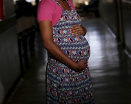 Ромео и Жулиета от Пловдивско! 15-годишна роди две деца на гаджето си, момчето – на съд