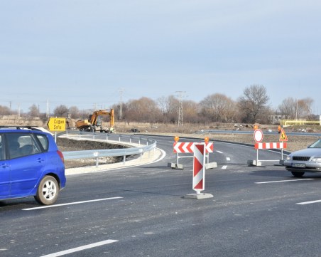 На косъм от трагедията: Пуснаха движението на новото кръгово на Околовръстното на Пловдив, всички в насрещното