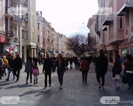 Главната в Пловдив се пръска по шевовете