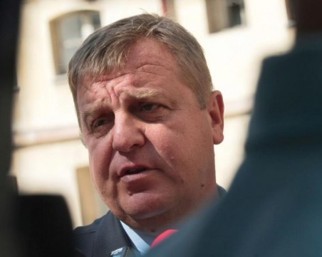 Каракачанов: За 12 часа можем да изпратим 1000 души на границата