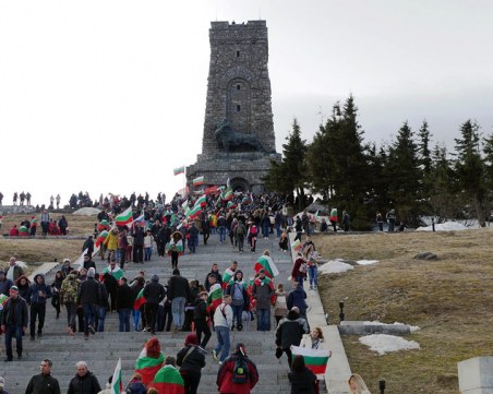 Румен Радев ще има реч на Шипка въпреки отмяната!