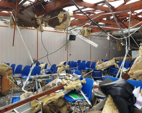 Торнадо помете град във Франция