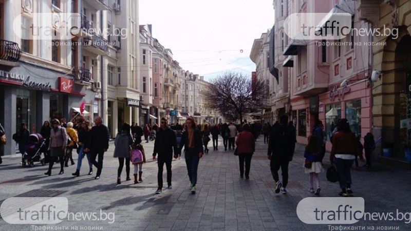 Главната в Пловдив се пръска по шевовете