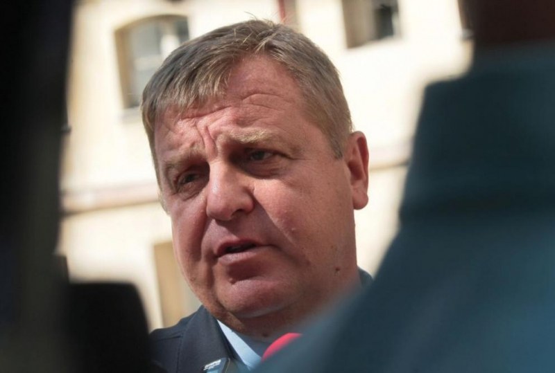 Каракачанов: За 12 часа можем да изпратим 1000 души на границата