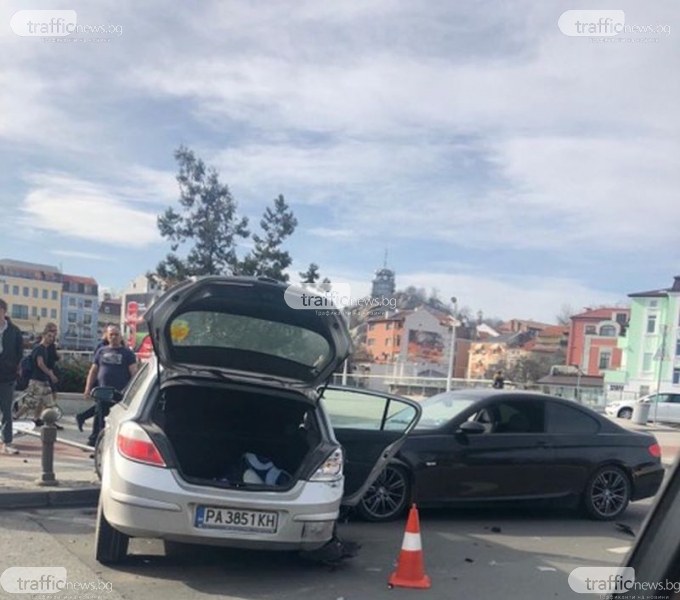 Катастрофа в центъра на Пловдив! На място има линейка