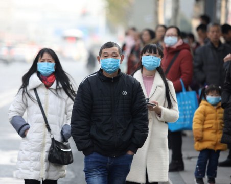 Без ръкостискания, вземайте витамин С и цинк срещу коронавируса