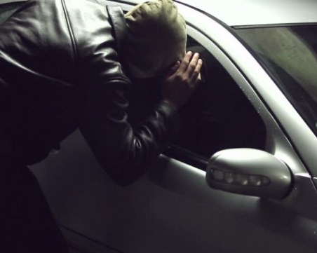 Мъж задигна кола в Калофер, неговата се развалила