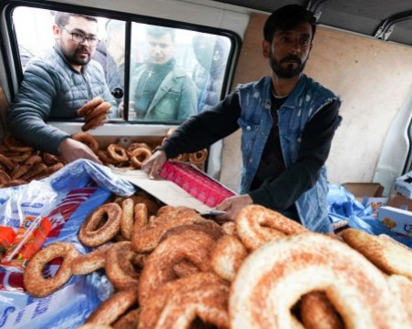 Сблъсъци между мигранти и граничари на гръцката граница! Има ранени